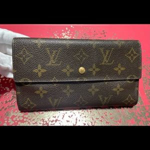 lv trifold long wallet